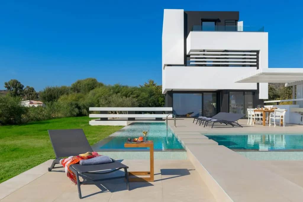 Royal Albatross Villa, Gennadi