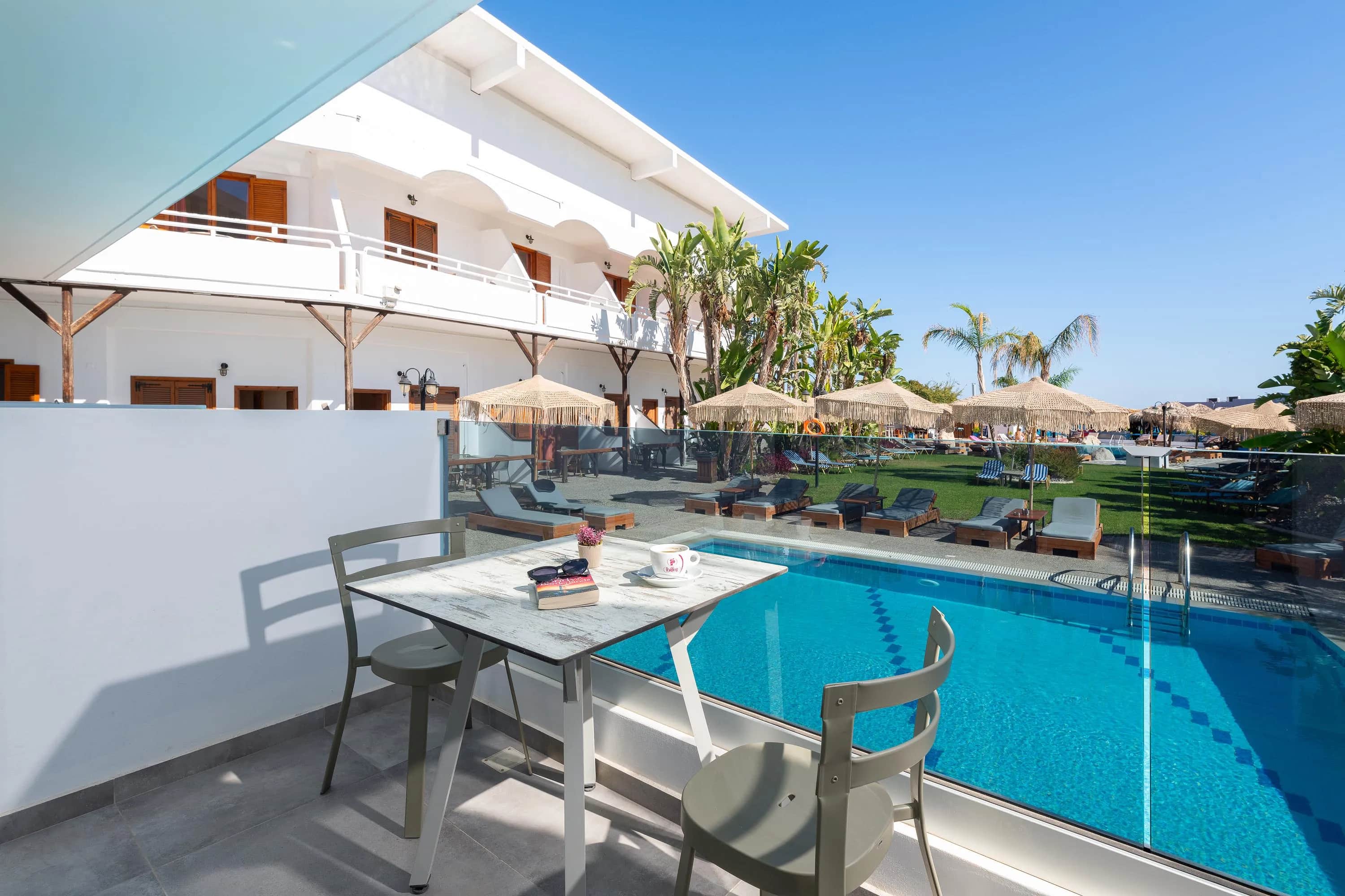 Ground Double Lux with Pool View - Aquarius Beach Hotel — photo 4