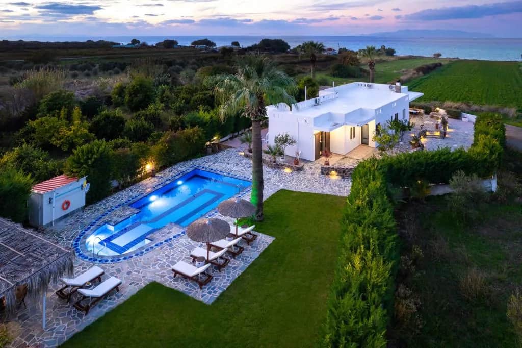 Villa Palmeras, Soroni