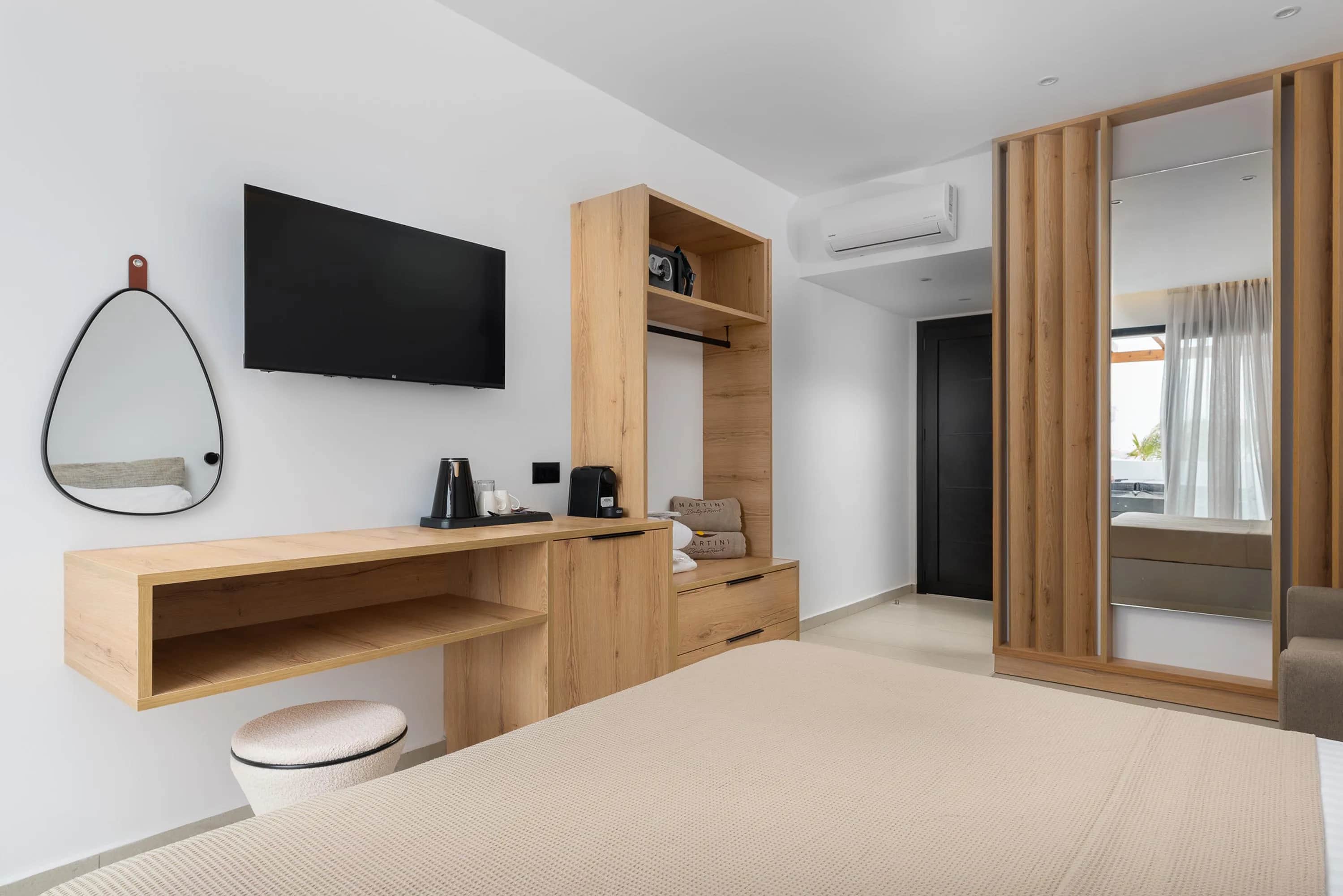 Suite with Jaccuzi - Martini Boutique Resort — photo 4