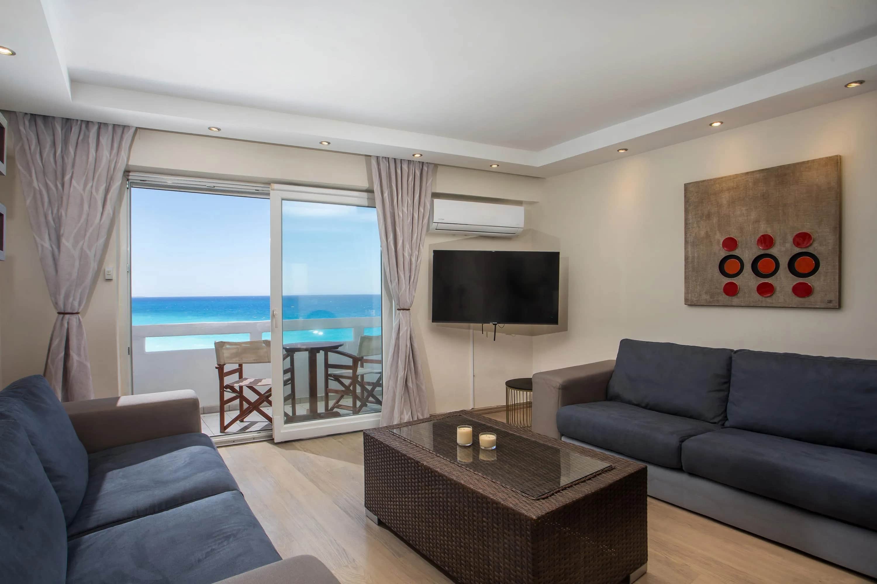 Molos Seaside Apartment — photo 4