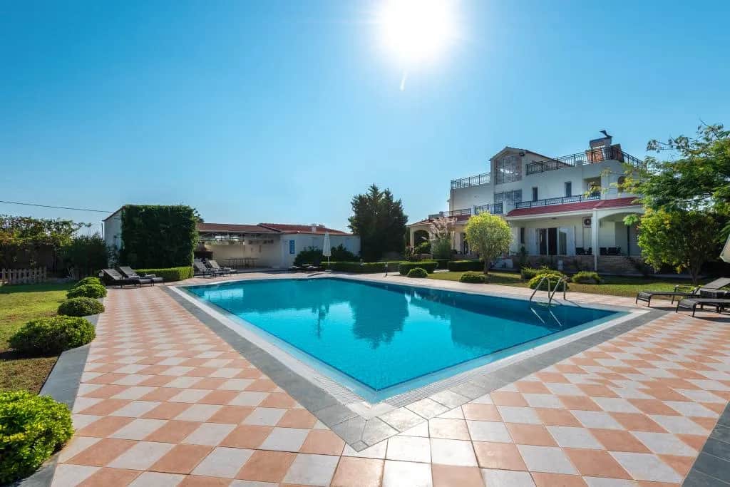 Royal Classico Villa, Kolympia