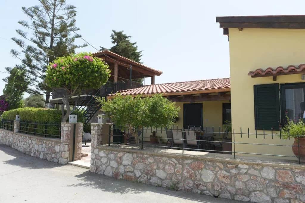 Kiparisia Villa, Fanes