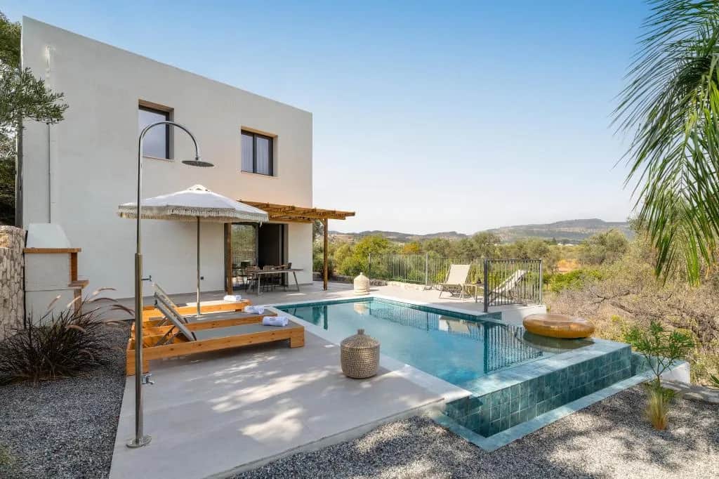 Villa Moon, Massari