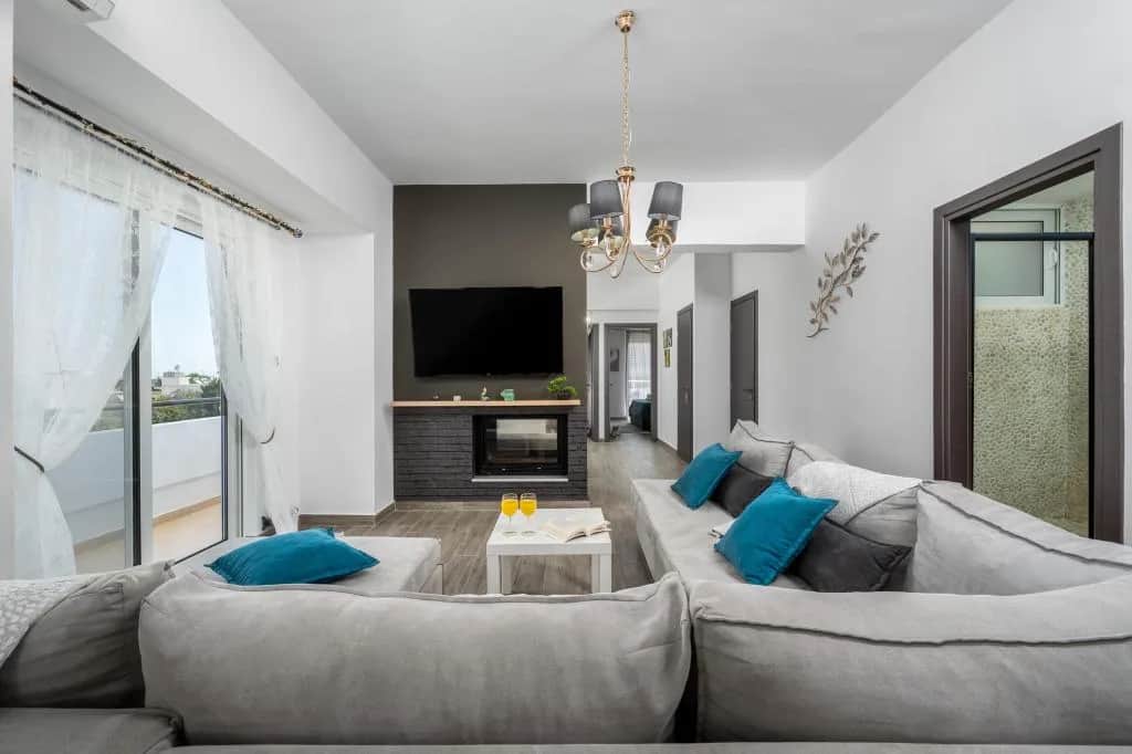 Emerald City Apartment, Rhodes City