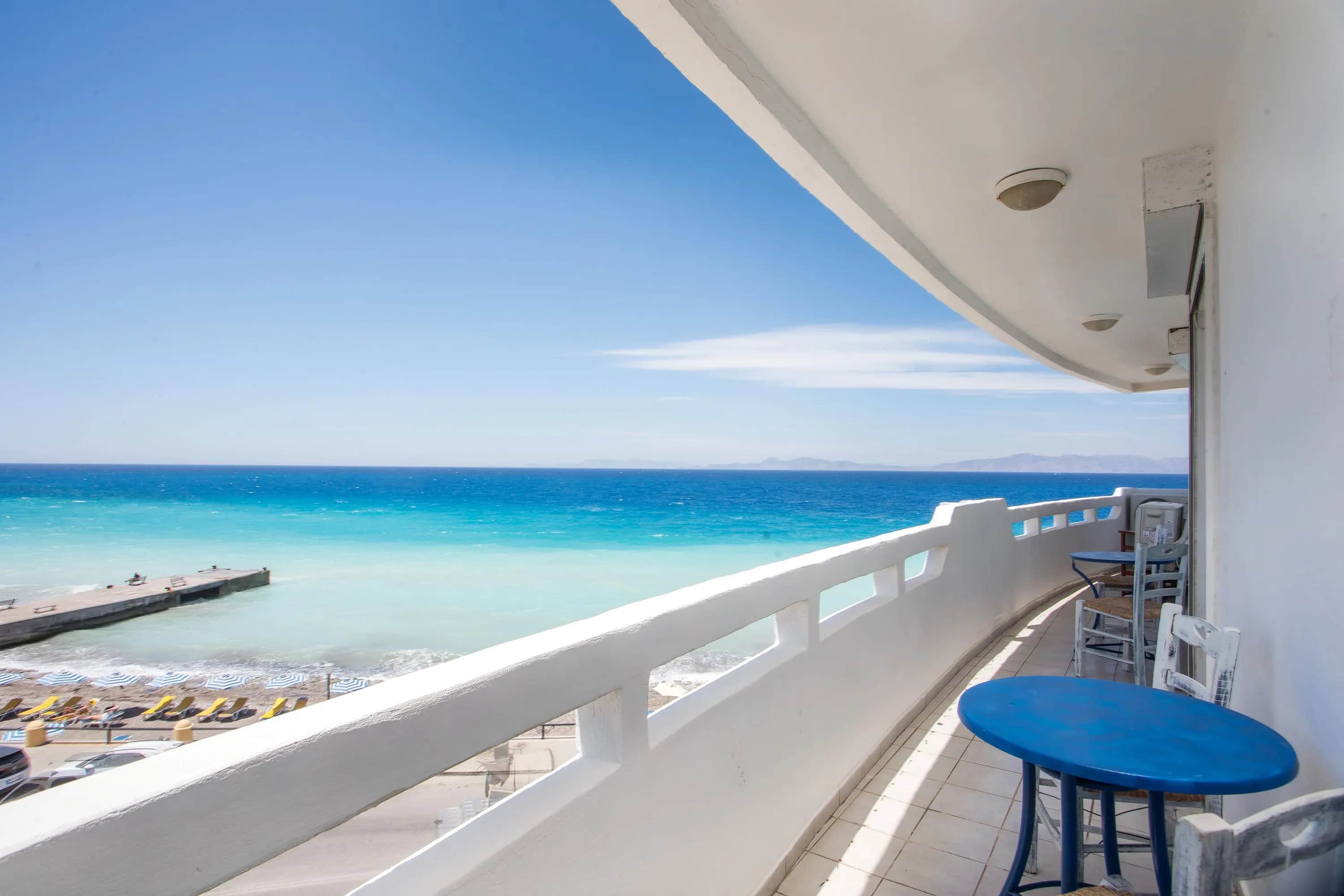 Molos Seaside Apartment — photo 1