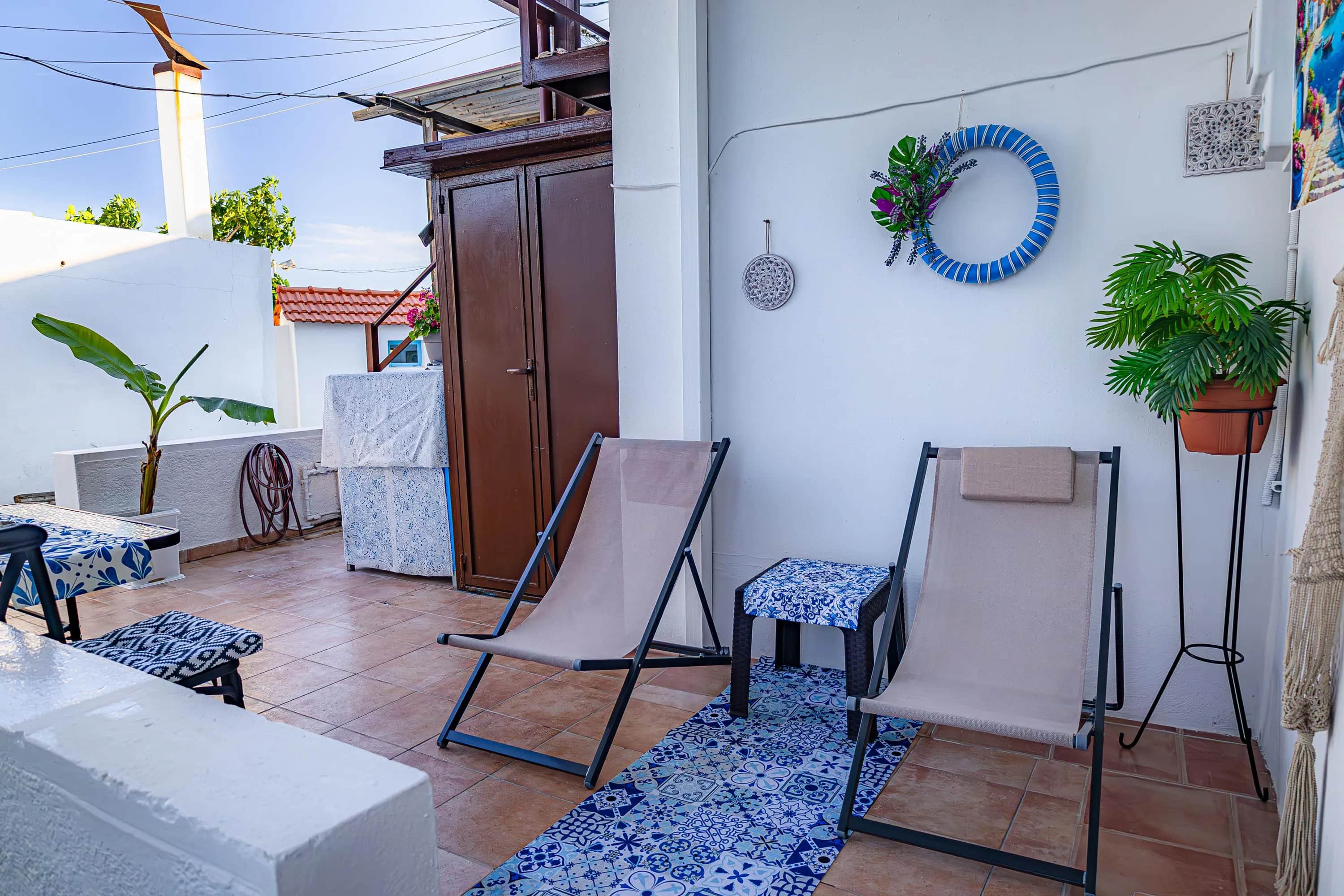 Barbara's Apartment With Private Patio — photo 1