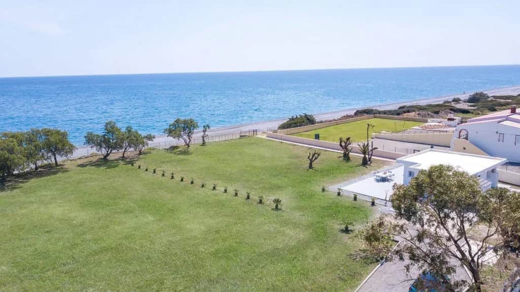 Celini Beach House, Gennadi