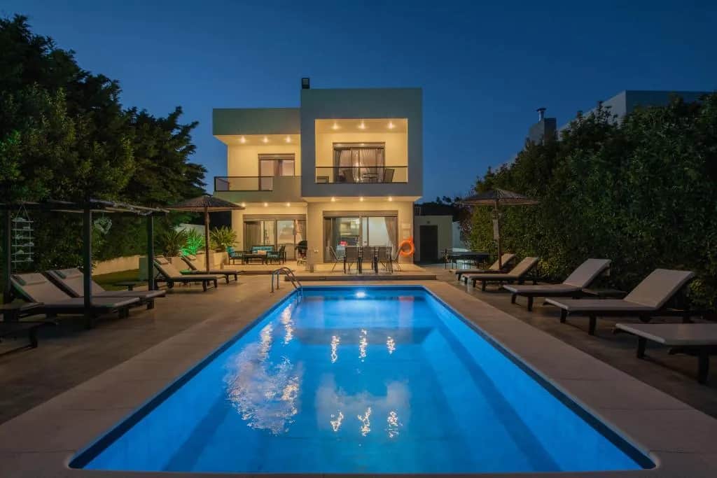 Villa Elena, Treis