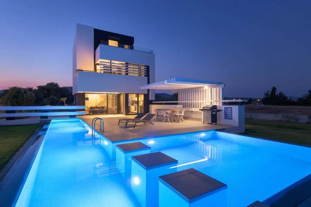 Laysan Albatross Villa, Gennadi