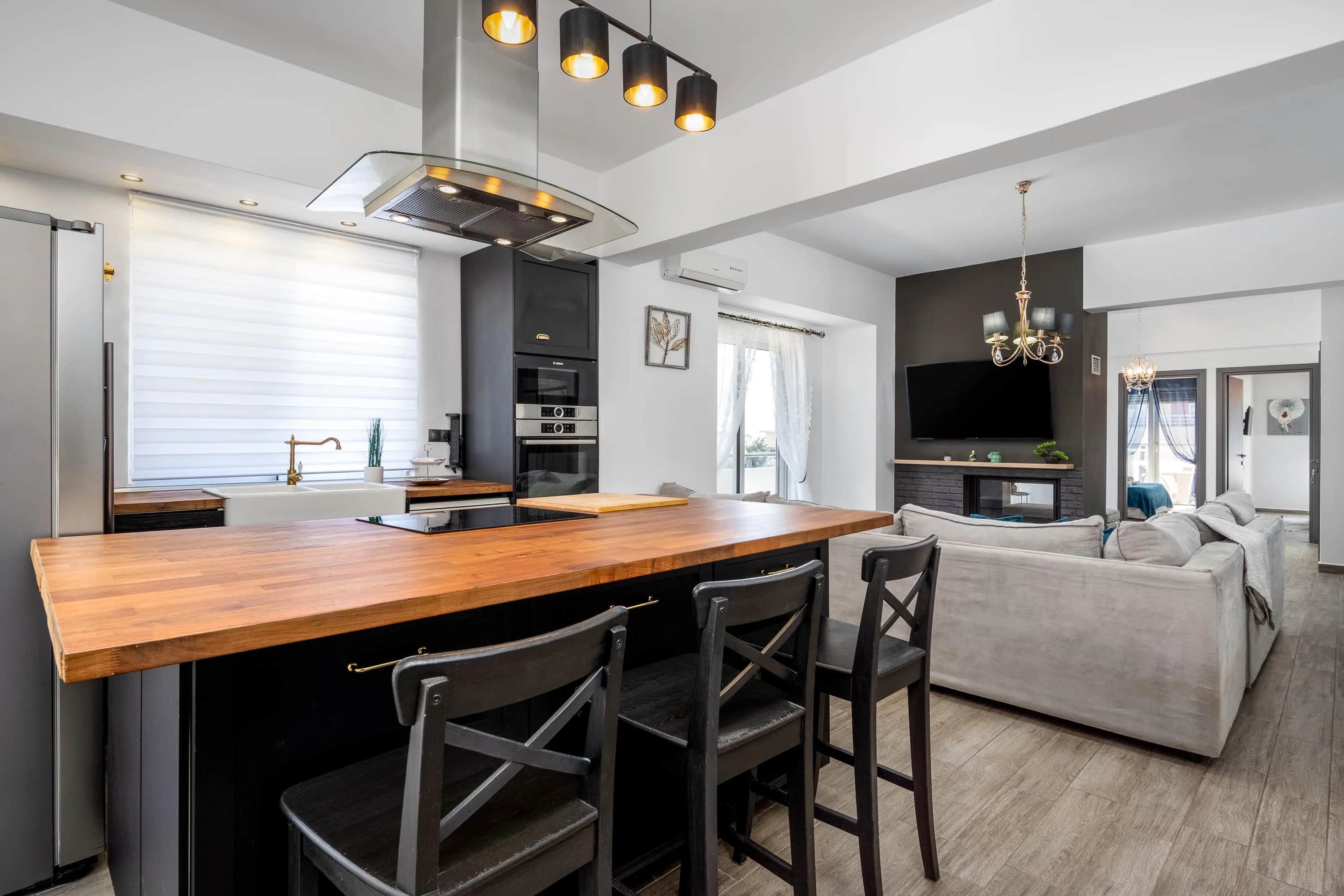 Emerald City Apartment — photo 3
