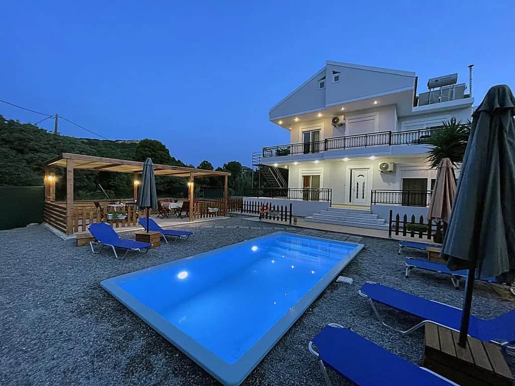 Filippos Green Villa, Treis