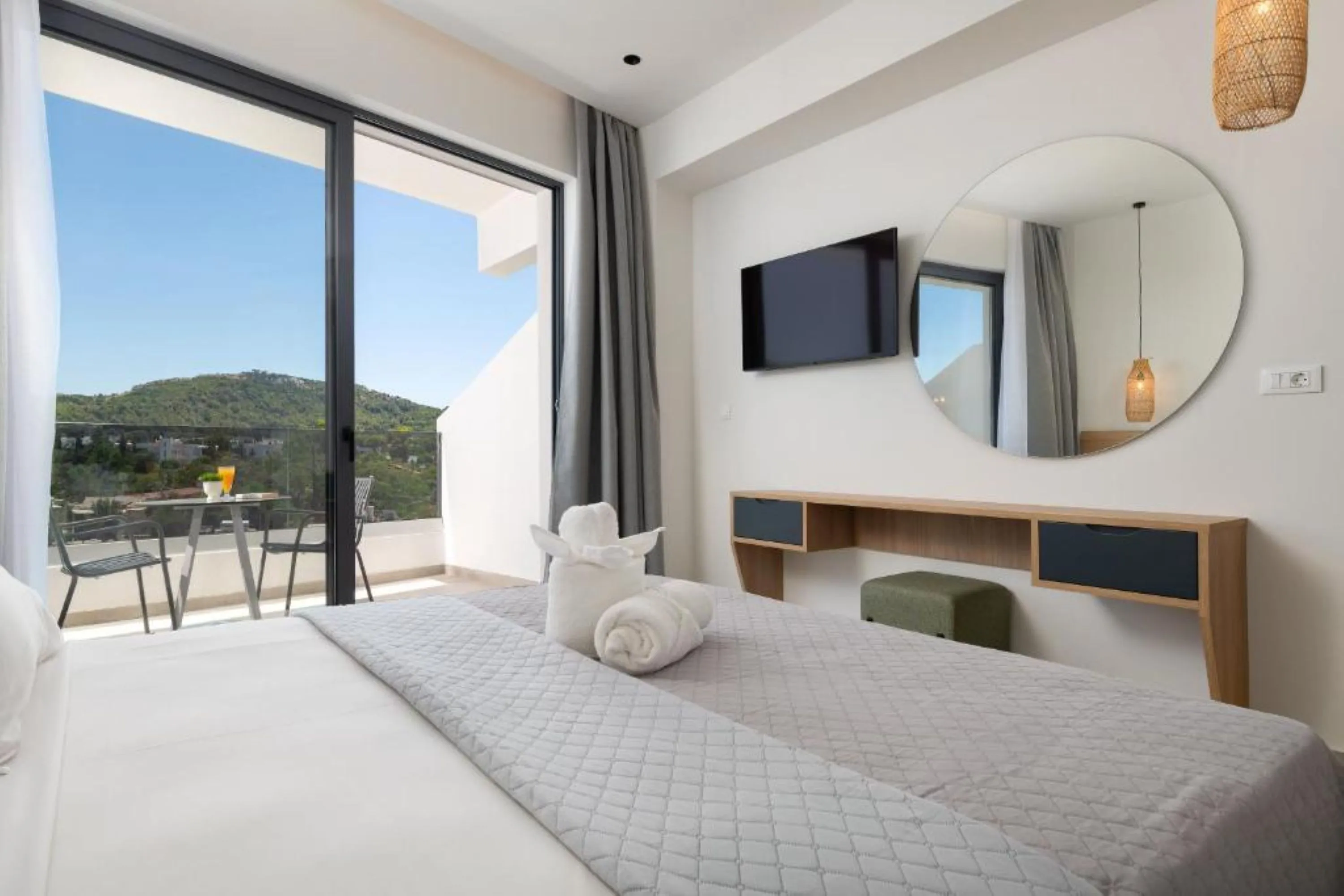 Triple with Side Sea View - Aquarius Beach Hotel — photo 1