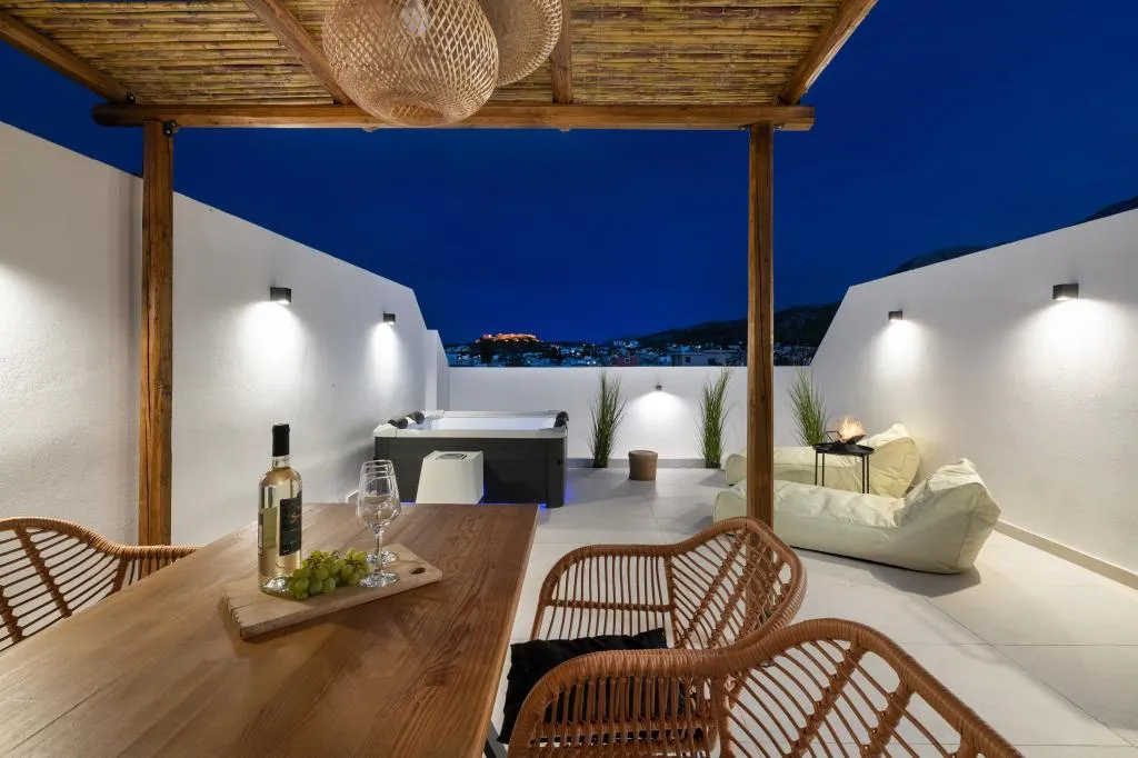 Onar Luxury Suite Pnoi – Jacuzzi Terrace, Archangelos