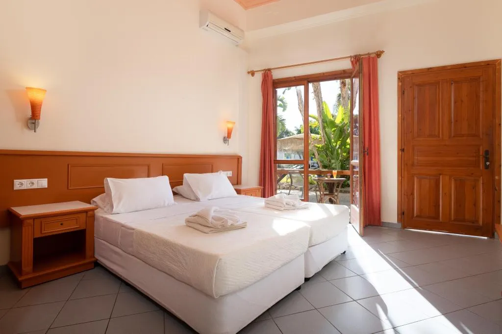 Aquarius Beach Hotel - Ground Twin Room with Pool View, Faliraki