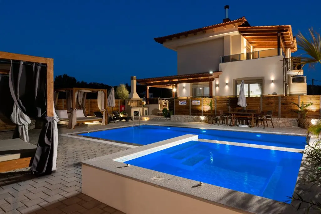 Panthea villa, Treis