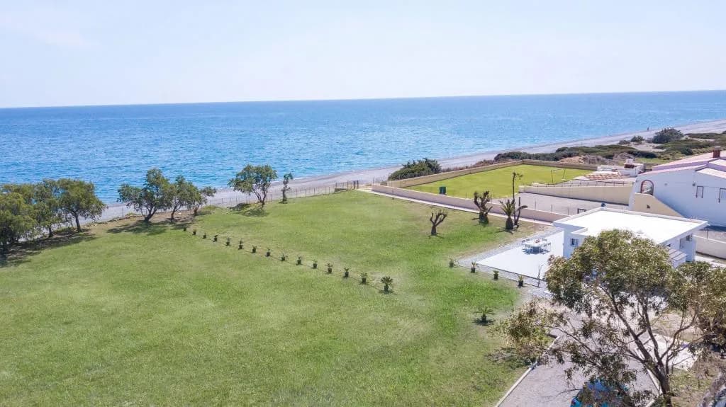Celini Beach House, Gennadi