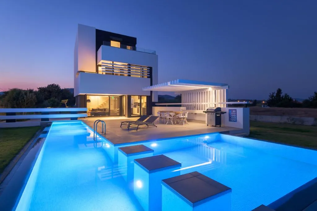 Laysan Albatross Villa, Gennadi